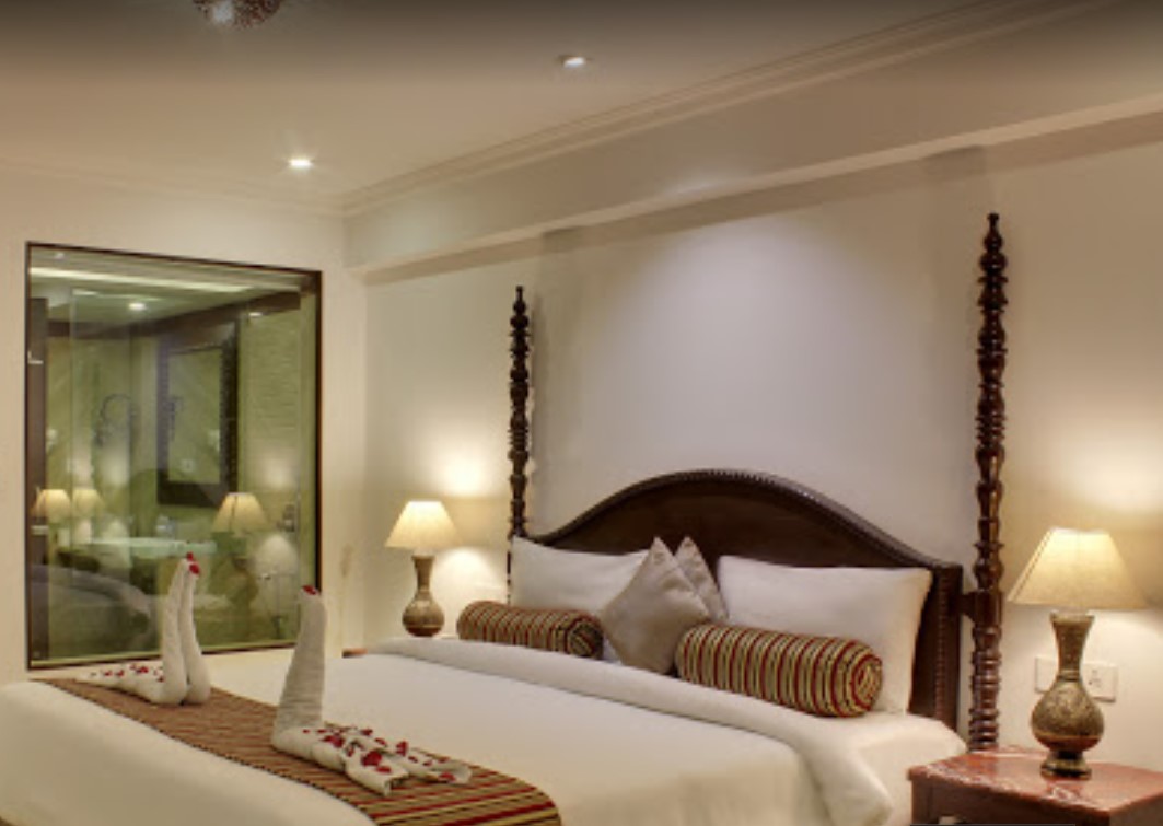 EllBee Ganga View 4 Star Hotel 