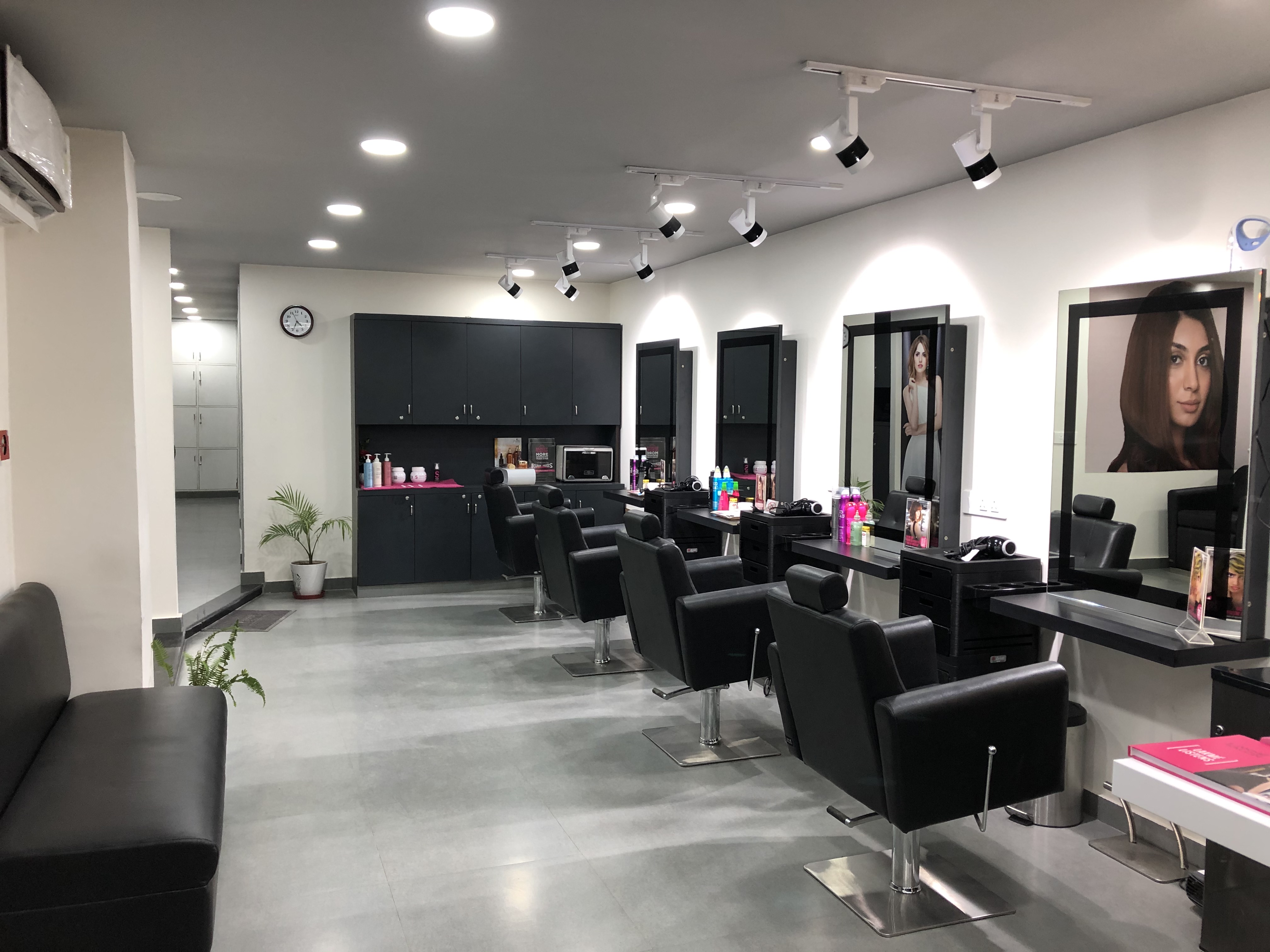 Lakme Salon GMS Road, Dehradun