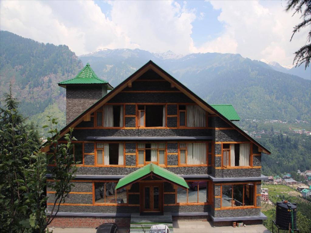 Holiday Heights & Spa Manali