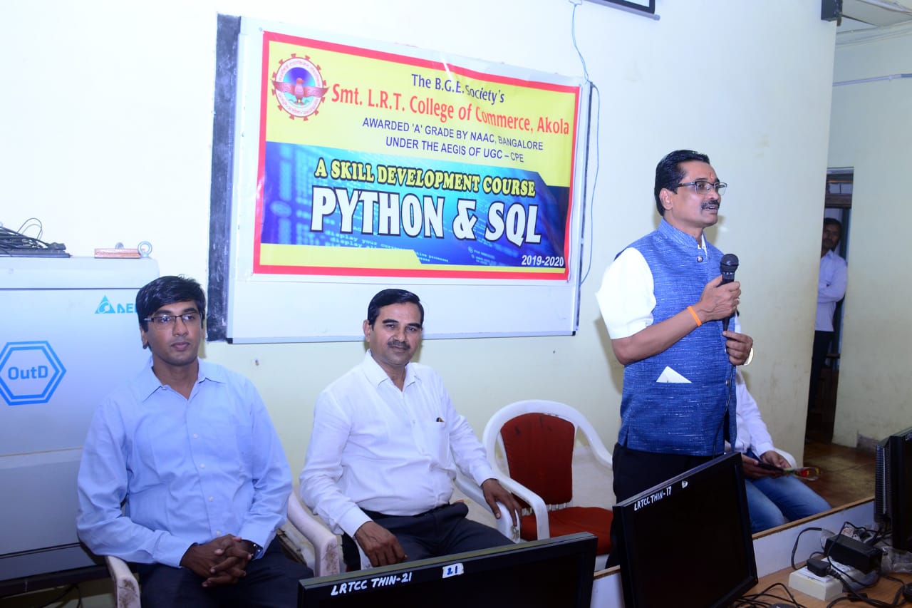 SMT.LAKSHMIBAI RADHAKRISHNA TOSHNIWAL COLLEGE OF COMMERCE AKOLA