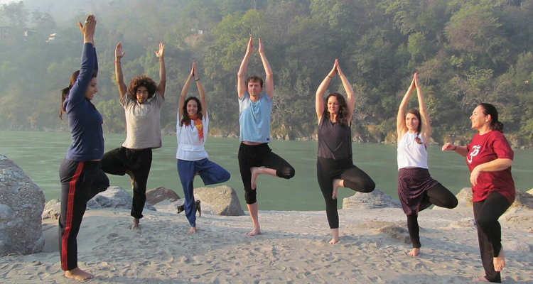 ssArt of Living Yoga School
