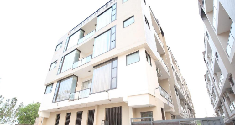  OYO 14186 Royal lake suites