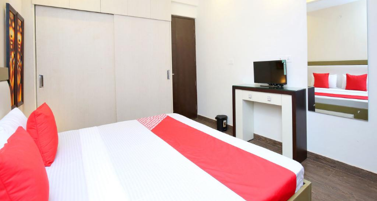 OYO 14186 Royal lake suites