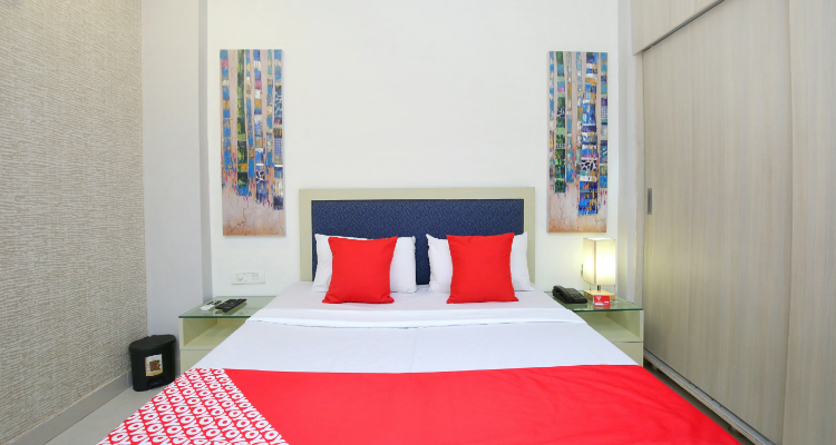  OYO 14186 Royal lake suites