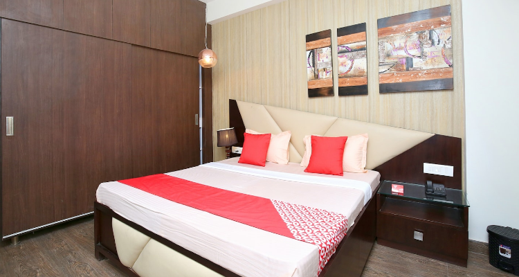  OYO 14186 Royal lake suites