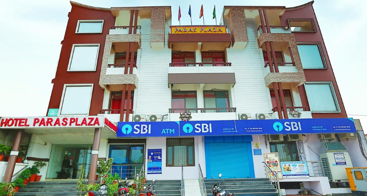 Hotel Paras Plaza