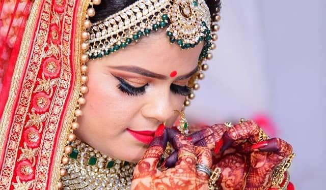 Manish Beauty Parlour . - Satna