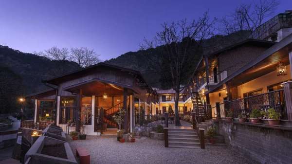 Earl's Court Nainital 