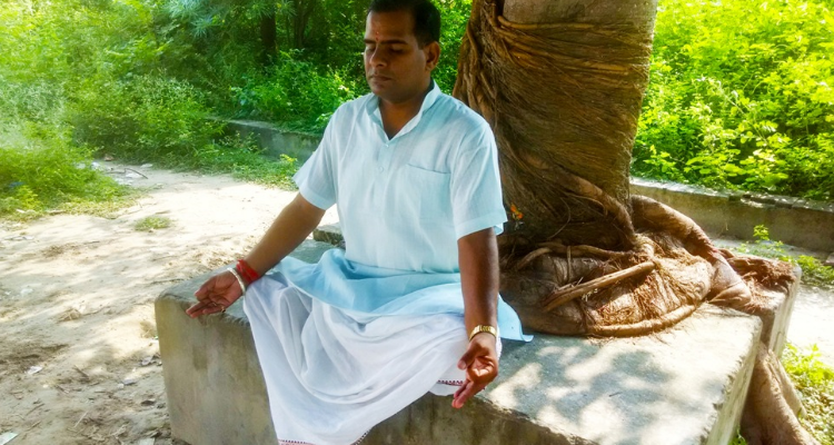 Pt. Nitin Shukla - Pandit in Haridwar
