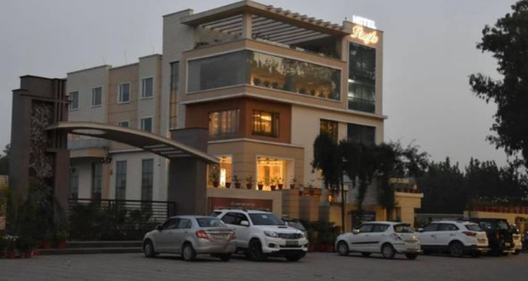 HOTEL PACIFIC GARDEN ROORKEE