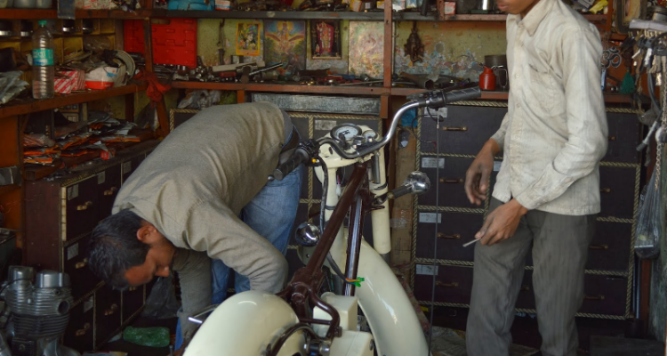 Friends enfield house (vicky bike zone)