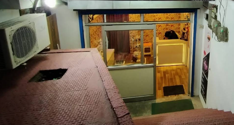 Cozy's Bride Makeup and Hair Studio - Haldwani