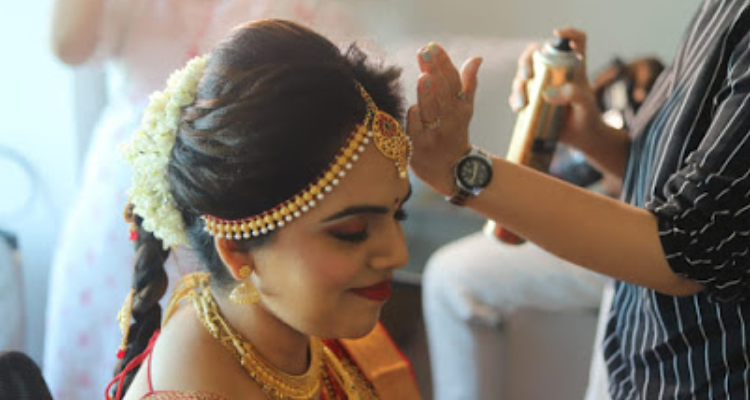 ssVarshaa Shah Bridal Makeup Artist
