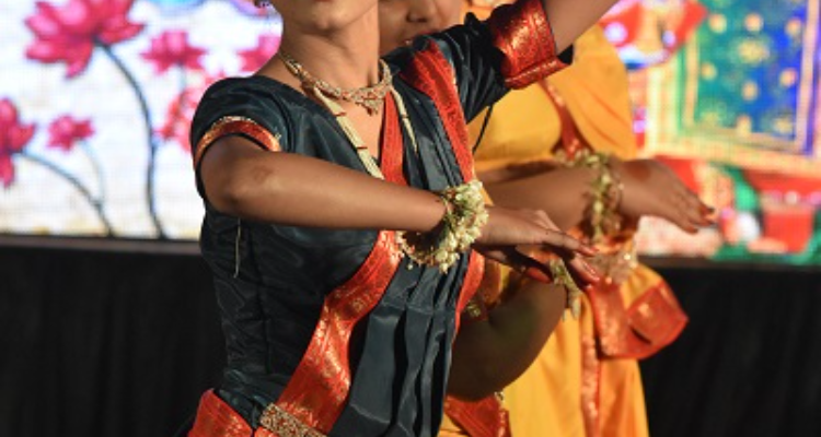 Dezyne E'cole College