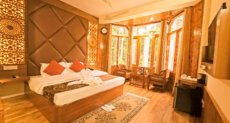 Mountain Top Hotel In Manali