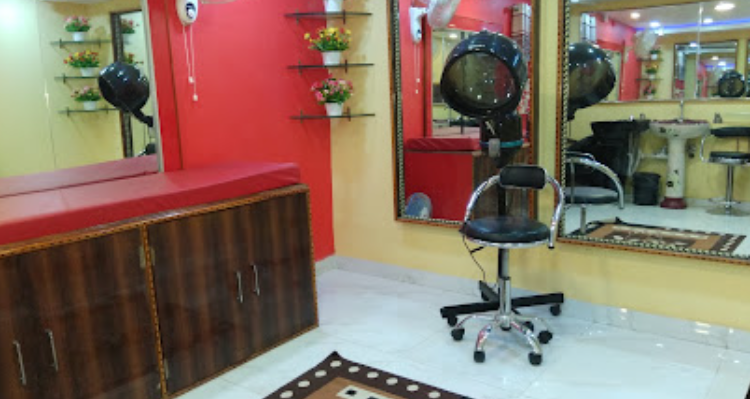 D V S BEAUTY CAFE & COSMETICS ( Female Salon ) - Bilaspur
