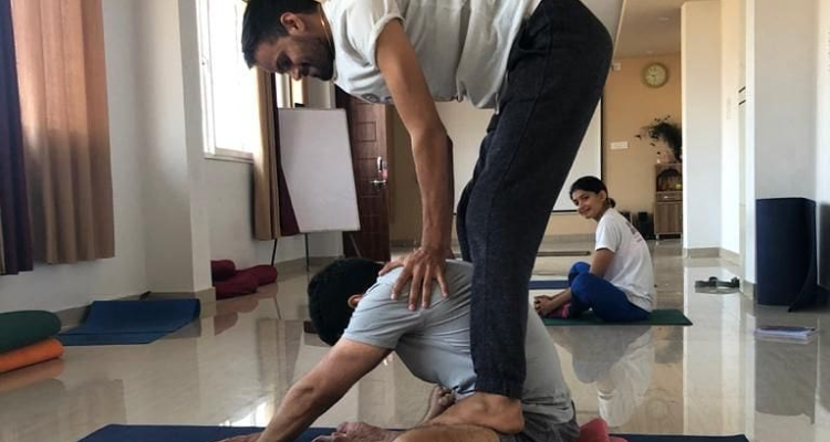 ss300 hour Yoga Teacher Training in Rishikesh, India
