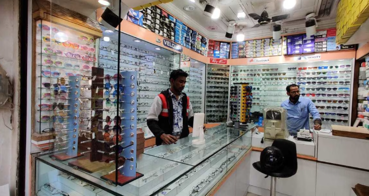 New Latif Chashma Dukan