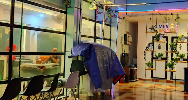 LEVEL 4 ROOFTOP RESTAURANT