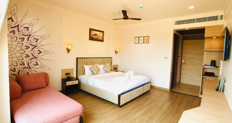Vseven Hotel