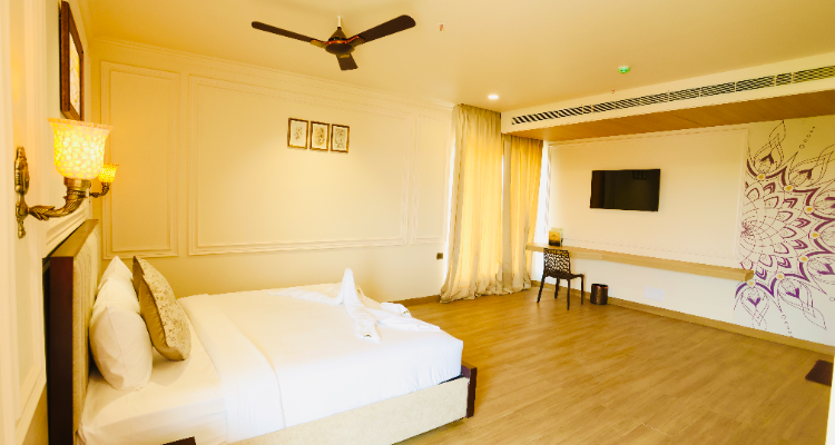 Vseven Hotel