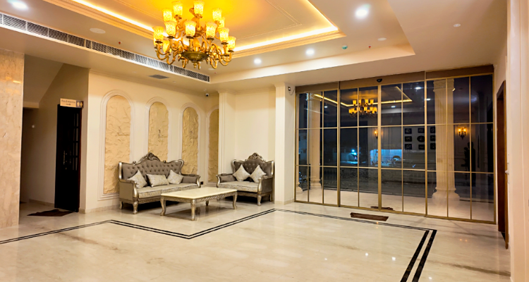 Vseven Hotel