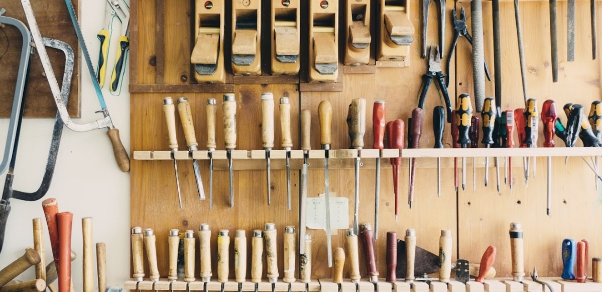 Kaam Ke Bande Services