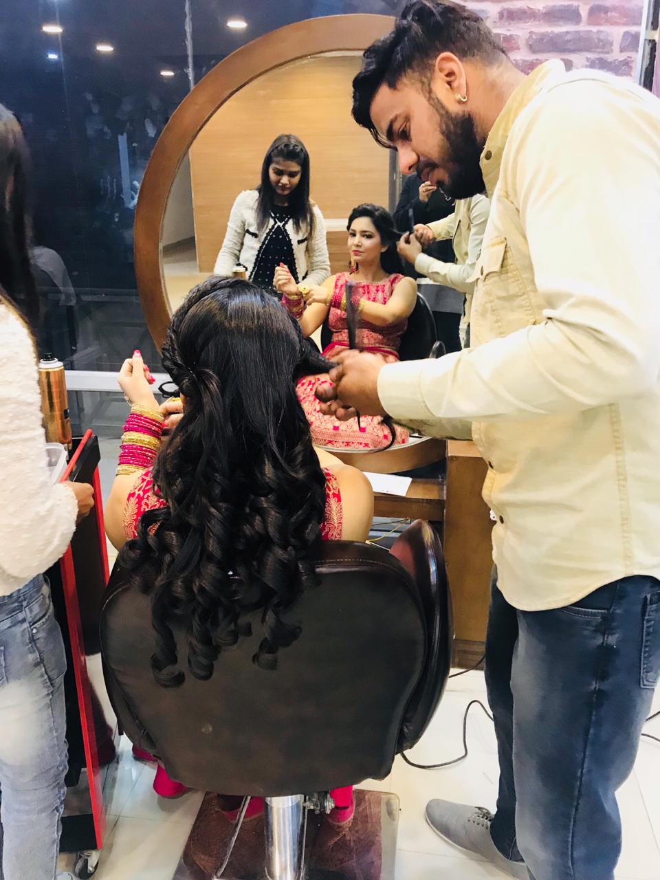 Hair Texture Unisex Salon