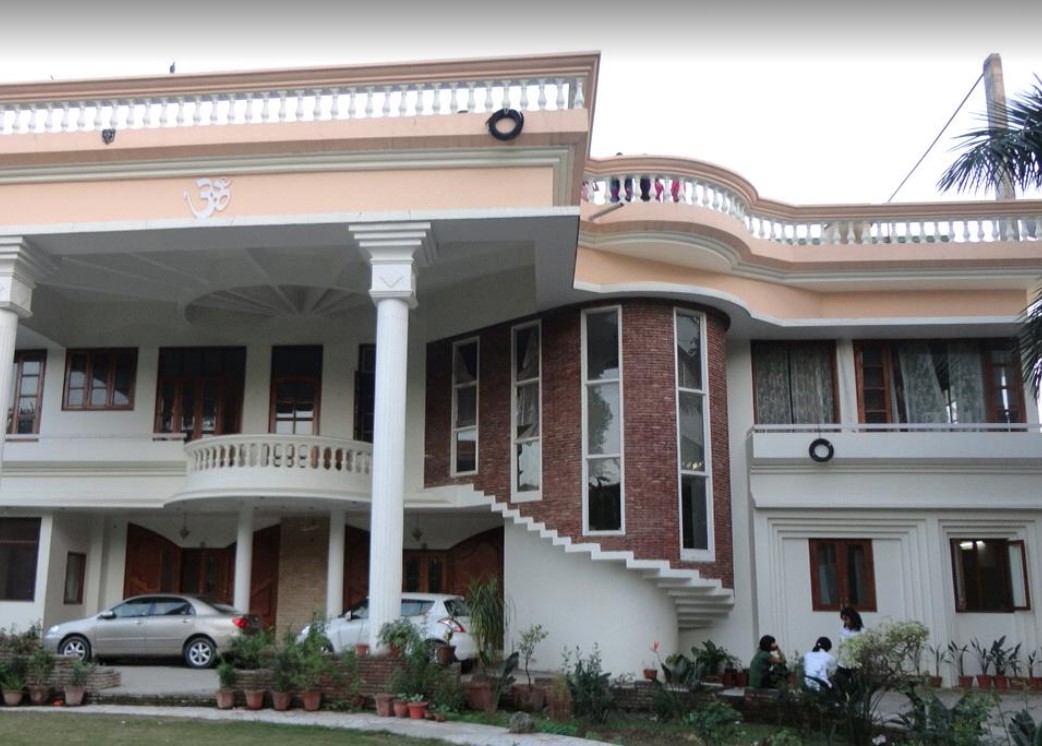 Bubber Hostel Dehradun 
