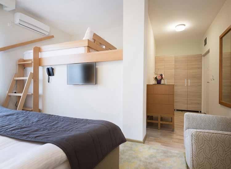 Queen's Hostel