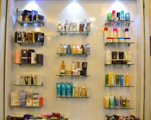 Makeover The Beauty Lounge-- Bridal makeup Artist/Parlor/Loreal Salon- Haldwani