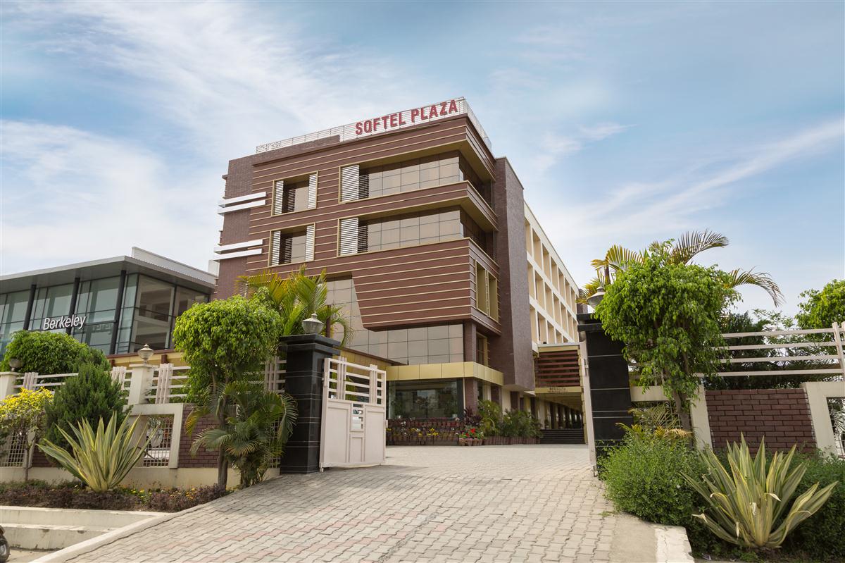  Hotel Softel Plaza