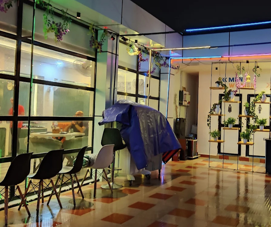 LEVEL 4 ROOFTOP RESTAURANT